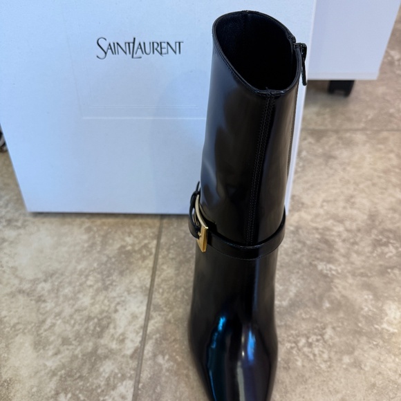 New Unworn Saint Laurent Lee 70 Patent Bootie - Picture 3 of 4